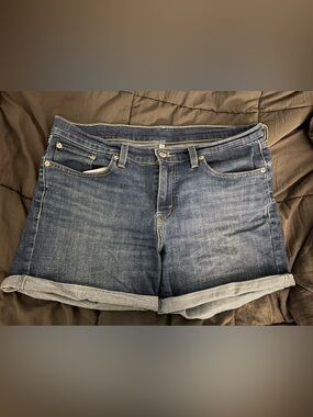 Women’s Levi Strauss Dark Blue Denim Roll-Cuff Shorts Size 29